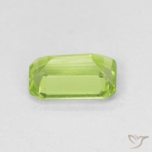 Peridoto Verde medio natural de 0.56 ct, Corte Octágono / Esmeralda, VVS