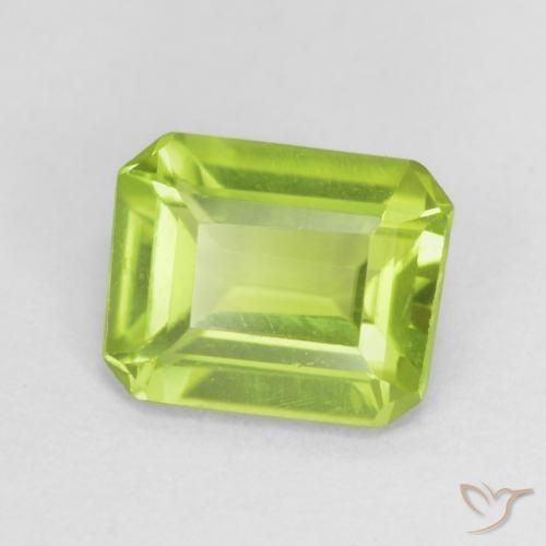 Peridoto Verde claro natural de 0.78 ct, Corte Octágono / Esmeralda, VVS