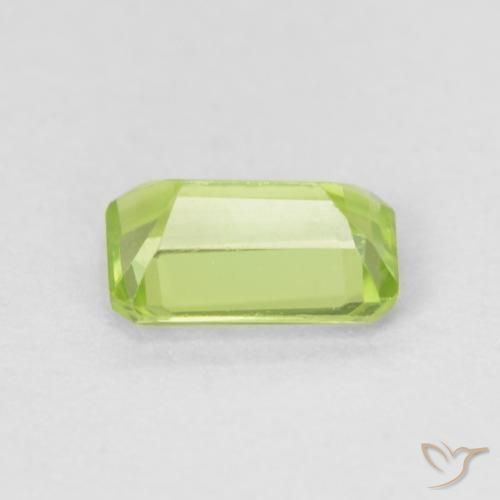Peridoto Verde vivo claro natural de 0.55 ct, Corte Octágono / Esmeralda, VVS