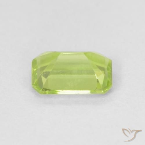 Peridoto Verde vivo claro natural de 0.52 ct, Corte Octágono / Esmeralda, VVS
