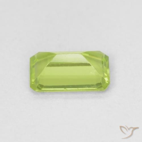 Peridoto Verde claro natural de 0.56 ct, Corte Octágono / Esmeralda, VS
