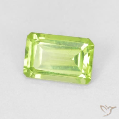 Peridoto Verde vivo claro natural de 0.60 ct, Corte Octágono / Esmeralda, VS