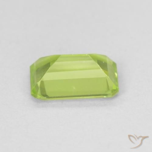 Peridoto Verde vivo claro natural de 0.60 ct, Corte Octágono / Esmeralda, VS