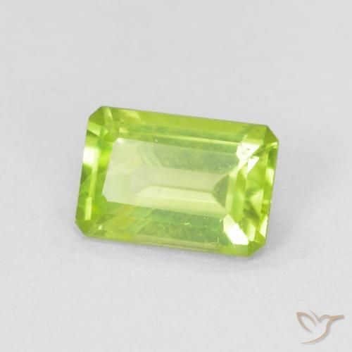 Peridoto Verde claro natural de 0.56 ct, Corte Octágono / Esmeralda, VS