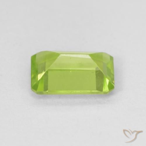 Peridoto Verde claro natural de 0.97 ct, Corte Octágono / Esmeralda, VS
