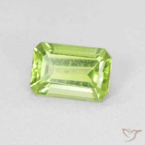 Peridoto Verde vivo claro natural de 0.62 ct, Corte Octágono / Esmeralda, VS