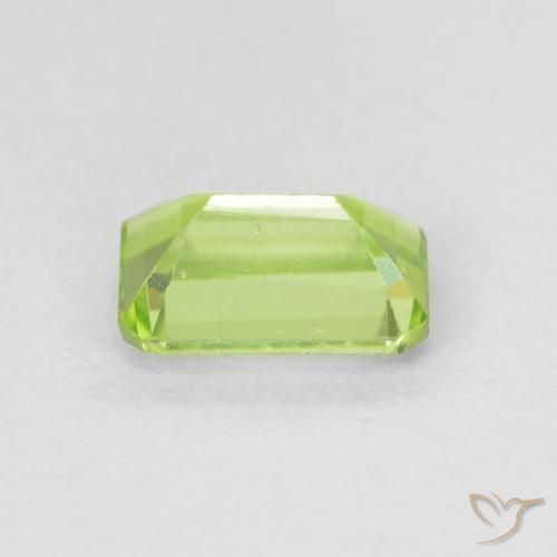 Peridoto Verde vivo claro natural de 0.62 ct, Corte Octágono / Esmeralda, VS