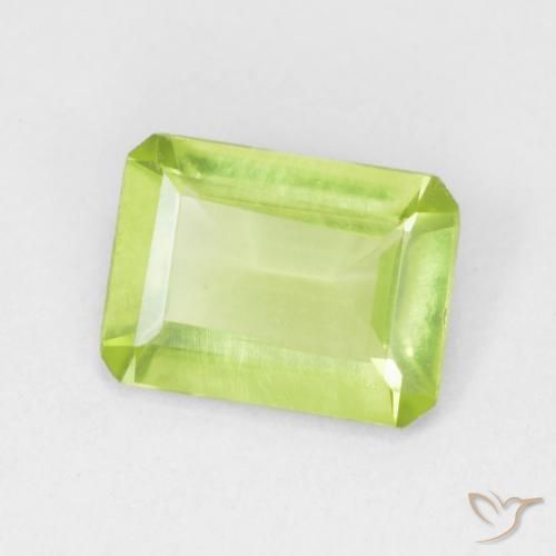 Peridoto Verde claro natural de 0.67 ct, Corte Octágono / Esmeralda, VVS