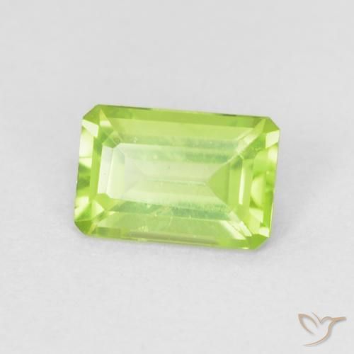 Peridoto Verde vivo claro natural de 0.58 ct, Corte Octágono / Esmeralda, VVS