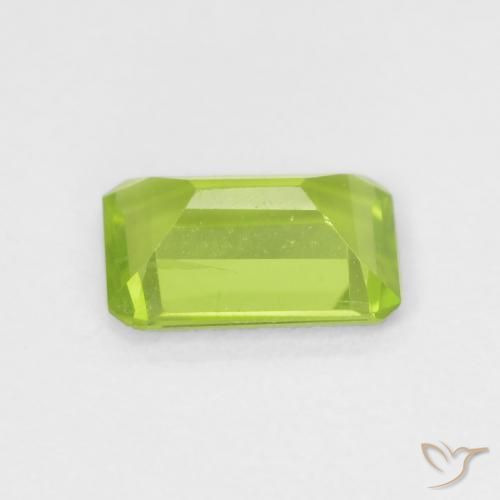 Peridoto Verde claro natural de 0.88 ct, Corte Octágono / Esmeralda, VVS