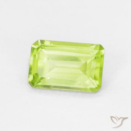 Peridoto Verde claro natural de 0.57 ct, Corte Octágono / Esmeralda, VVS-VS