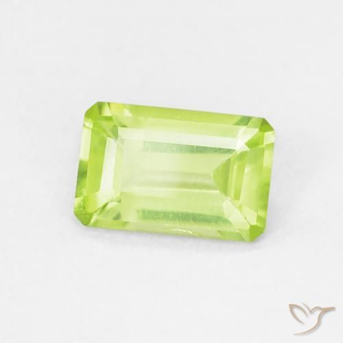 Peridoto Verde claro natural de 0.51 ct, Corte Octágono / Esmeralda, VVS-VS