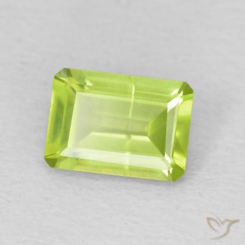 Peridoto Verde claro natural de 0.98 ct, Corte Octágono / Esmeralda, SI