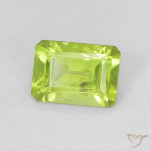 Peridoto Verde medio natural de 1.01 ct, Corte Octágono / Esmeralda, VS