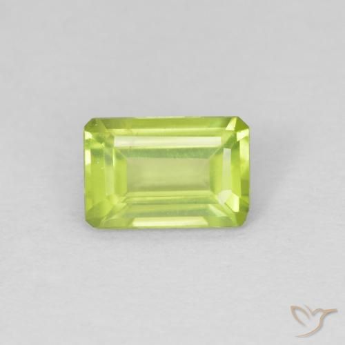 0.56ct Natural Verde amarillento intenso Peridoto, corte esmeralda, VVS-VS