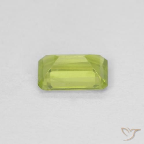 Peridoto Verde medio natural de 0.61 ct, Corte Octágono / Esmeralda, VVS-VS