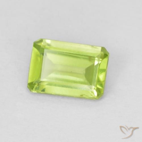 Peridoto Verde medio natural de 0.81 ct, Corte Octágono / Esmeralda, VS
