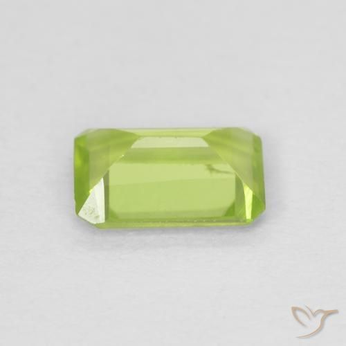 Peridoto Verde medio natural de 0.81 ct, Corte Octágono / Esmeralda, VS