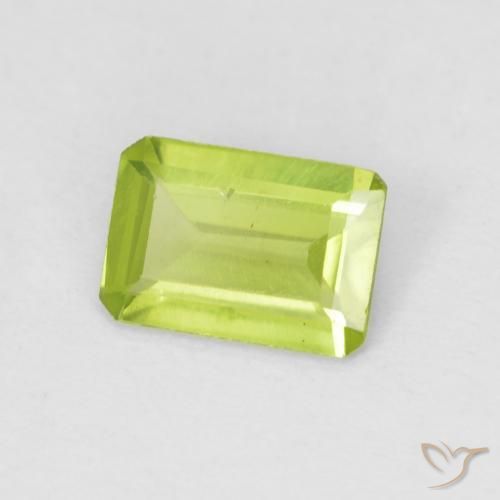 Peridoto Verde claro natural de 0.63 ct, Corte Octágono / Esmeralda, VS