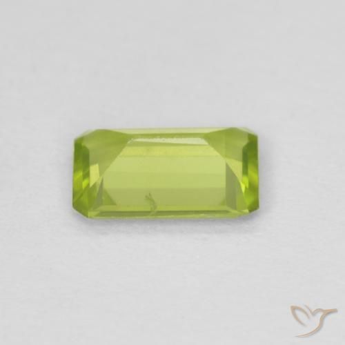Peridoto Verde claro natural de 0.63 ct, Corte Octágono / Esmeralda, VS