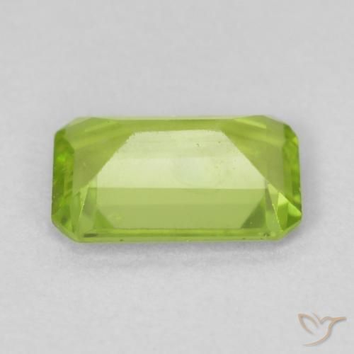 Peridoto Verde claro natural de 0.78 ct, Corte Octágono / Esmeralda, VS-SI