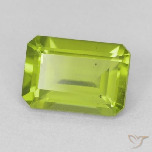Peridoto Verde claro natural de 0.90 ct, Corte Octágono / Esmeralda, VVS