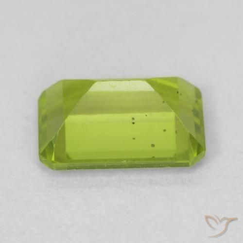 Peridoto Verde claro natural de 0.90 ct, Corte Octágono / Esmeralda, VVS