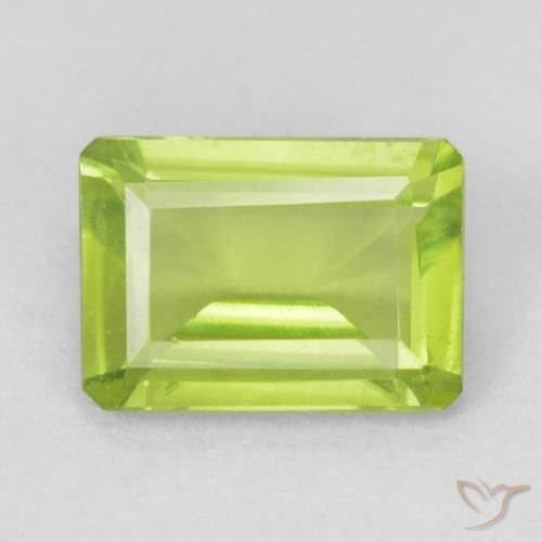 0.95ct Natural Verde amarillento Peridoto, corte esmeralda, VVS