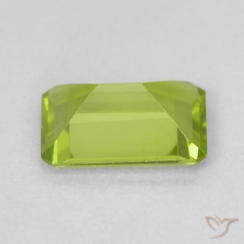 Peridoto Verde medio natural de 0.80 ct, Corte Octágono / Esmeralda, VVS