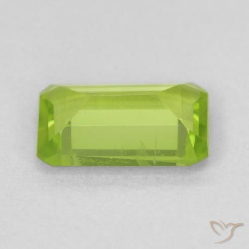 Peridoto Verde medio natural de 0.76 ct, Corte Octágono / Esmeralda, VS