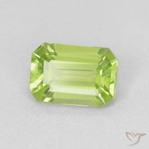 Peridoto Verde medio natural de 0.59 ct, Corte Octágono / Esmeralda, VVS