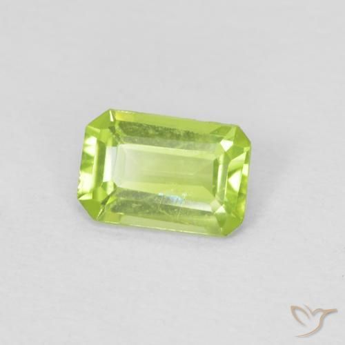 Peridoto Verde medio natural de 0.49 ct, Corte Octágono / Esmeralda, VVS-VS