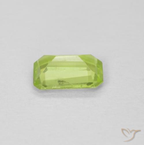 Peridoto Verde medio natural de 0.49 ct, Corte Octágono / Esmeralda, VVS-VS