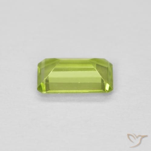 Peridoto Verde claro natural de 0.53 ct, Corte Octágono / Esmeralda, VVS-VS