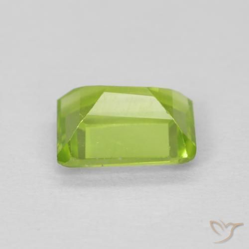 Peridoto Verde claro natural de 0.98 ct, Corte Octágono / Esmeralda, VVS-VS
