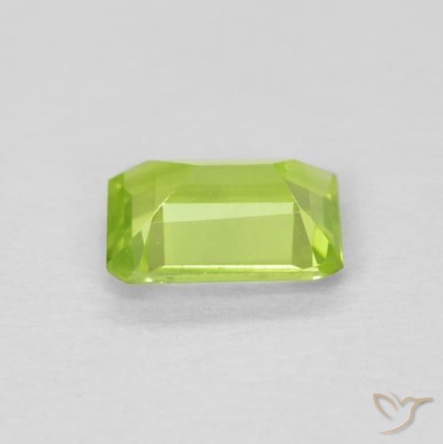 Peridoto Verde claro natural de 0.76 ct, Corte Octágono / Esmeralda, VVS-VS