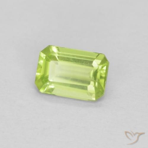 Peridoto Verde medio natural de 0.55 ct, Corte Octágono / Esmeralda, VVS-VS