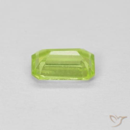 Peridoto Verde medio natural de 0.55 ct, Corte Octágono / Esmeralda, VVS-VS