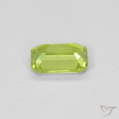 Peridoto Verde claro natural de 0.54 ct, Corte Octágono / Esmeralda, VVS-VS