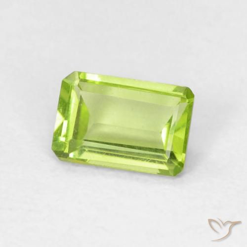 Peridoto Verde claro natural de 0.57 ct, Corte Octágono / Esmeralda, VVS-VS