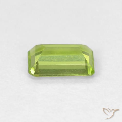 Peridoto Verde claro natural de 0.57 ct, Corte Octágono / Esmeralda, VVS-VS