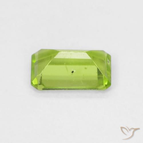 Peridoto Verde medio natural de 0.57 ct, Corte Octágono / Esmeralda, VS