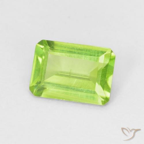 Peridoto Verde medio natural de 0.82 ct, Corte Octágono / Esmeralda, VS