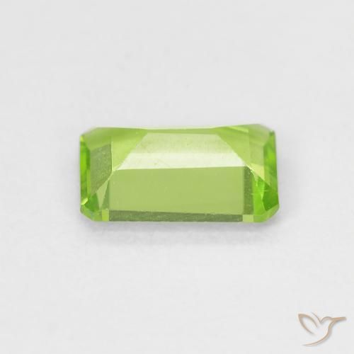 Peridoto Verde medio natural de 0.82 ct, Corte Octágono / Esmeralda, VS
