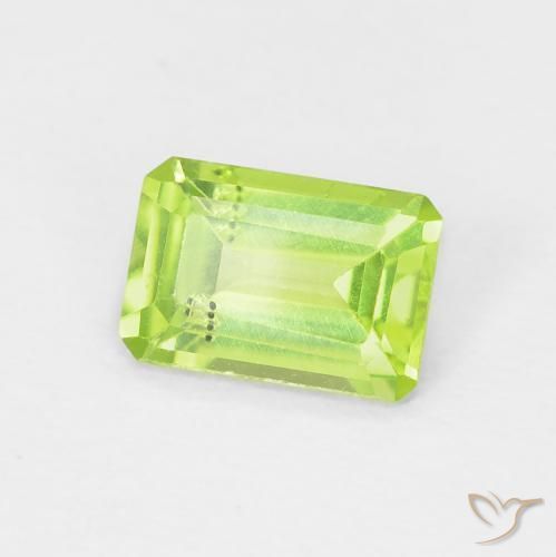 Peridoto Verde amarillento natural de 0.57 ct, Corte Octágono / Esmeralda, VS