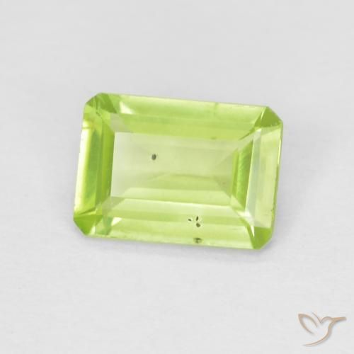 Peridoto Verde claro natural de 0.84 ct, Corte Octágono / Esmeralda, Opaco