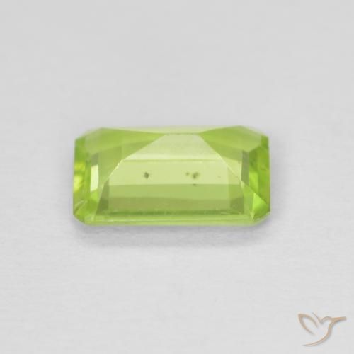 Peridoto Verde claro natural de 0.84 ct, Corte Octágono / Esmeralda, Opaco