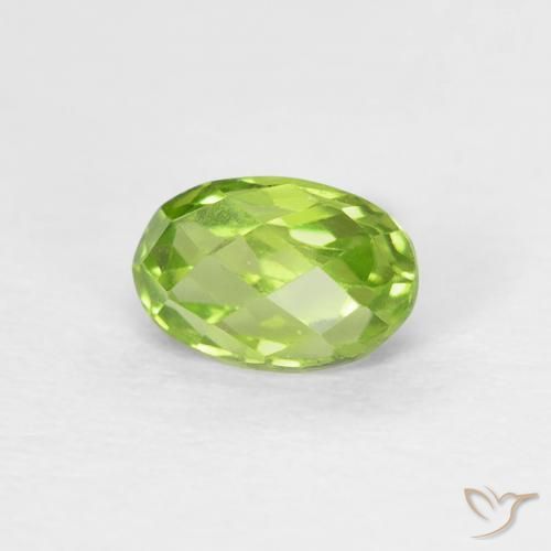 Peridoto Verde vivo claro natural de 0.73 ct, Ovalada, VS
