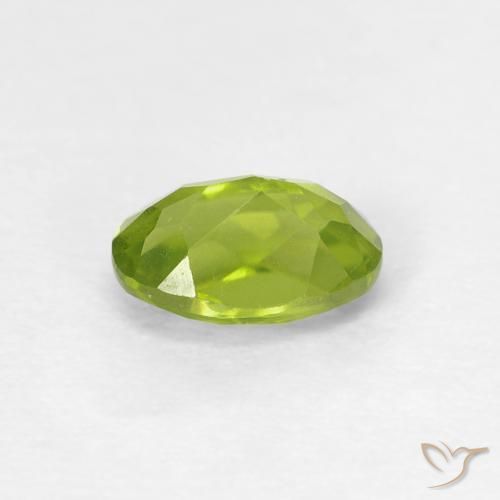 Peridoto Verde claro natural de 0.62 ct, Ovalada, VVS-VS