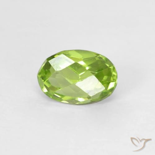 Peridoto Verde vivo claro natural de 0.68 ct, Ovalada, VVS-VS